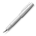 Srebrne metalowe pióro wieczne Faber-Castell e-motion Pure Silver z precyzyjnym giloszowaniem.