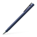 Smukłe pióro wieczne Faber-Castell Neo Slim Dark Blue w kolorze ciemnego granatu z czarnym klipsem i stalową skuwką.