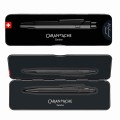 Matowy czarny ołówek automatyczny Caran d’Ache 844 Black Code w otwartym czarnym metalowym etui Slimpack.