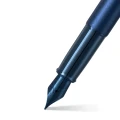Pióro wieczne SHEAFFER Gift 100 Satin Blue PVD zbliżenie na niebieską stalówkę.