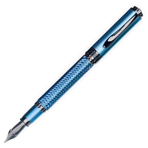 Pióro MONTEVERDE INNOVA FORMULA M niebieskie z widoczną czarną stalówką.