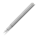 Srebrne pióro wieczne Kaweco Liliput Stainless Steel wykonane ze szczotkowanej stali nierdzewnej.
