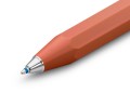 Długopis KAWECO SKYLINE FOX zbliżenie na metalową końcówkę z wysuniętym wkładem.