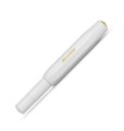 Zamknięte pióro kulkowe Kaweco Classic Sport White, ukazujące jego kompaktowe wymiary i ośmiokątny kształt skuwki.