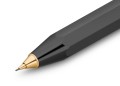 Zbliżenie na złotą końcówkę ołóweka Kaweco CLASSIC Sport Black z wysuniętym grafitem 0,7