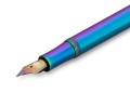 Małe pióro wieczne Kaweco Liliput Kolibri o tęczowym, multikolorowym wykończeniu, wykonane z aluminium.