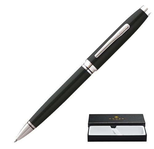 Czarny błyszczący długopis Cross Coventry CT z chromowaną skuwką i klipem obok otwartego pudełka prezentowego.