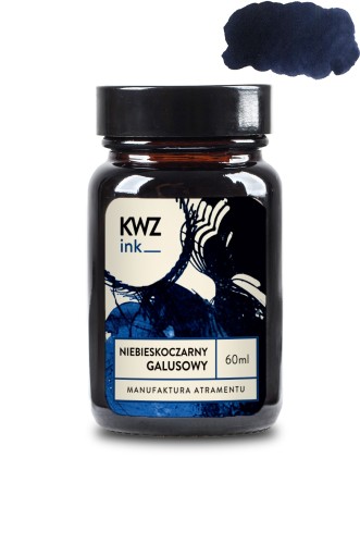 Szklana butelka 60 ml atramentu KWZ Ink niebiesko-czarnego galusowego z klasyczną etykietą i próbką koloru.