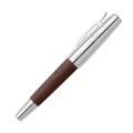 Pióro wieczne Faber-Castell e-motion Pearwood Dark Brown z korpusem z ciemnobrązowego drewna gruszy i lśniącymi wykończeniami.