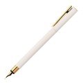 Smukłe pióro wieczne Faber-Castell Neo Slim w pastelowym kolorze Marshmallow ze złotymi detalami.