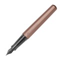Pióro wieczne Faber-Castell Hexo w kolorze brązowym o sześciokątnym korpusie z czarną stalówką i metalową skuwką.