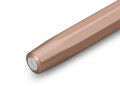 Metalowe logo Kaweco na szczycie zakretki w kolorze rozowego zlota