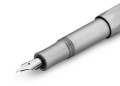 Srebrna stalowka piora Kaweco STEEL Sport na tle szczotkowanej stali