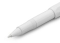 Pióro kulkowe KAWECO CLASSIC SPORT White zbliżenie na końcówkę z wystającym wkładem.