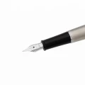 Pióro wieczne MONTEVERDE DAKOTA Stainless Steel zbliżenie na grawerowaną stalówką.