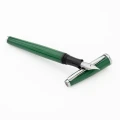 Pióro wieczne Monteverde Aldo Domani Green CT prezentujące stalówkę JoWo oraz czarną, lśniącą sekcję uchwytu.