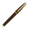 Brązowe pióro wieczne Monteverde Aldo Domani Brown GT w wersji zamkniętej, prezentujące lśniący lakier i złote wykończenia.