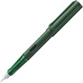 Pióro wieczne Lamy AL-star Pine w kolorze leśnej zieleni z otwartą stalówką i charakterystyczną skuwką.