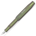 Pióro wieczne Kaweco Lunar Sport Shadow Green o ciemnozielonym, perłowym odcieniu z widoczną srebrną stalówką.