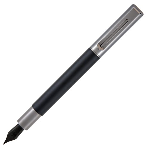 Pióro wieczne MONTEVERDE RITMA Black z widoczną czarną stalówką.