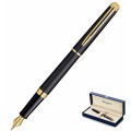 Pióro wieczne Waterman Hemisphere Matowa Czerń GT (czarny mat ze złotem) na białym tle.