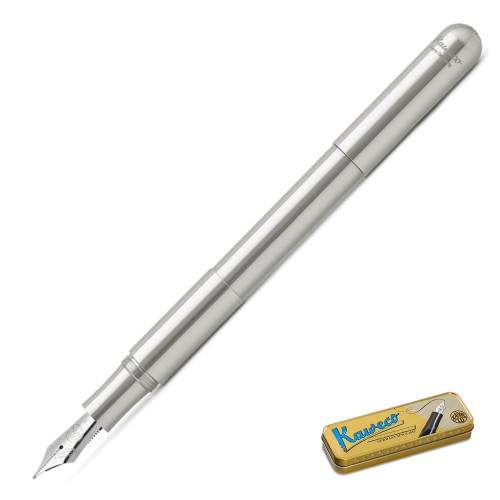 Srebrne pióro wieczne Kaweco Supra Stainless Steel wykonane ze szczotkowanej stali nierdzewnej, widoczny odkręcony łącznik korpusu.