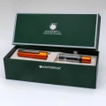 pioro-wieczne-monteverde-mp1-foxy-orange-system-tlokowy-lock-it-piston-technology w eleganckim zielonym opakowaniu.