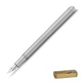 Srebrne pióro wieczne Kaweco Liliput Stainless Steel wykonane ze szczotkowanej stali nierdzewnej.