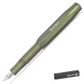 Pióro wieczne Kaweco Lunar Sport Shadow Green o ciemnozielonym, perłowym odcieniu z widoczną srebrną stalówką.
