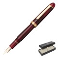 Pióro wieczne PLATNUM 3776 CENTURY Burgund z widoczną stalówką.