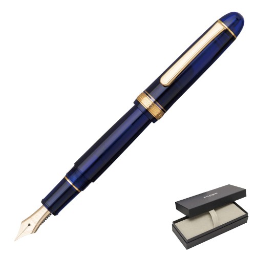 Pióro wieczne PLATNUM 3776 CENTURY Chartres Blue z widoczną złotą stalówką i skuwką założoną na korpus.