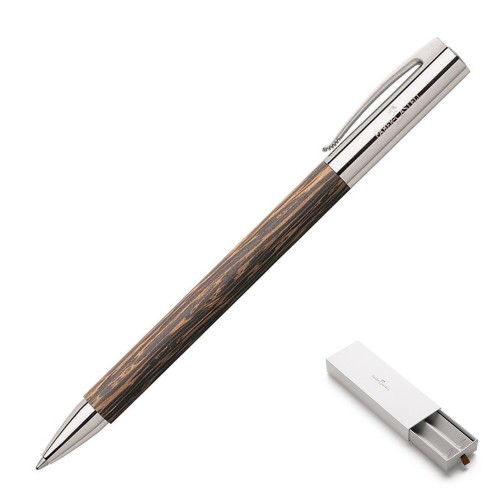 Elegancki długopis Faber-Castell Ambition Coconut z korpusem wykonanym z jasnego drewna kokosowego i srebrnymi wykończeniami.