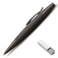 Ekskluzywny, czarny matowy długopis Faber-Castell E-Motion Pure Black z giloszowanym korpusem i metalowym klipsem.