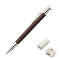 Luksusowy długopis Graf von Faber-Castell Guilloche Cognac Brown z grawerowanym brązowym korpusem i rodowanym wykończeniem.