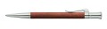Luksusowy długopis Graf von Faber-Castell Classic Pernambuco z ryflowanym korpusem z czerwonobrązowego drewna i platynowanymi elementami.