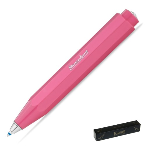 Różowy długopis kieszonkowy Kaweco Skyline Sport Pink ze srebrnym napisem Kaweco Sport na ośmiokątnej obudowie.