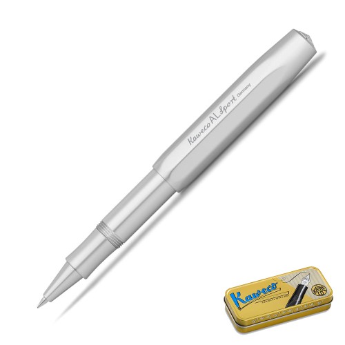 Srebrne aluminiowe pióro kulkowe Kaweco AL Sport Silver z założoną skuwką, prezentujące elegancki, satynowy blask metalu.