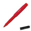 Intensywnie czerwone pióro kulkowe Kaweco Classic Sport Red ze złotymi akcentami, rozłożone z nałożoną skuwką na korpus.
