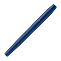 Monochromatyczne niebieskie pióro kulkowe Parker IM Professionals Monochrome Blue z matowym wykończeniem, niebieską skuwką i klipsem.