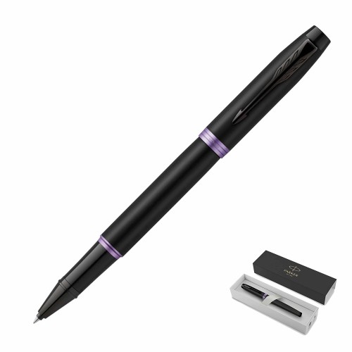 Czarno-fioletowe pióro kulkowe Parker IM Professionals Amethyst Purple z matowym korpusem, fioletowymi pierścieniami i czarną skuwką.