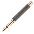 Detale stalowej stalówki i giloszowanego korpusu pióra wiecznego Waldmann Commander 25 Rose Gold.