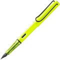Pióro wieczne Lamy safari neonyellow z czarnym klipsem i transparentną sekcją.