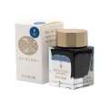 Buteleczka atramentu Sailor Shikiori Kiji 20 ml stojąca na białym tle obok oryginalnego kartonika z charakterystycznym oznaczeniem.
