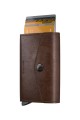 Brązowy portfel Secrid Envelope Vintage Chocolate z kaskadowo wysuniętymi kartami płatniczymi z aluminiowego etui etui