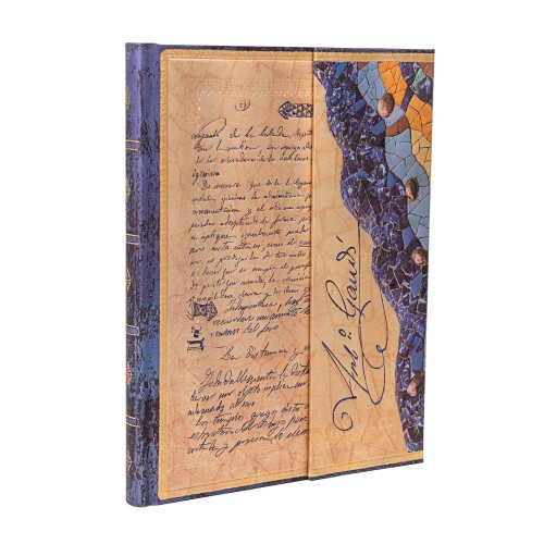 Przednia okladka notesu Paperblanks Gaudi Manuscript of Reus Ultra w linie z odręcznym pismem architekta i niebiesko-zlota mozaika ceramiczna.