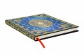 Notes Paperblanks Silk Sky lezacy pod katem prezentujacy ozdobne motywy na grzbiecie i czerwona satynowa zakladke wstazkowa.