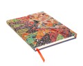 Notes Paperblanks Gaudi's Sun lezacy pod katem prezentujacy wielobarwne motywy mozaikowe na okladce oraz czerwona wstazke zakladkowa.