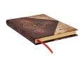 Notes Paperblanks Wicked The Grimmerie lezacy pod katem prezentujacy ozdobne tloczenia na grzbiecie oraz czerwona zakladke wstazkowa.