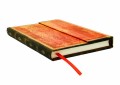 Notes Paperblanks Goethe Faust lezacy pod katem z widocznym ciemnym grzbietem ozdobnym zamykaniem magnetycznym i czerwona tasiemka.