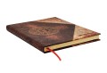 Notes Paperblanks The Grimmerie z kolekcji Wicked lezacy pod katem z widocznym ukośnym zamknieciem magnetycznym i czerwona wstazka zakladkowa.